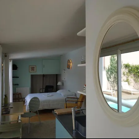 Chambre Studio Independante Au Calme Avec Piscine Et Climatisation Bed & Breakfast